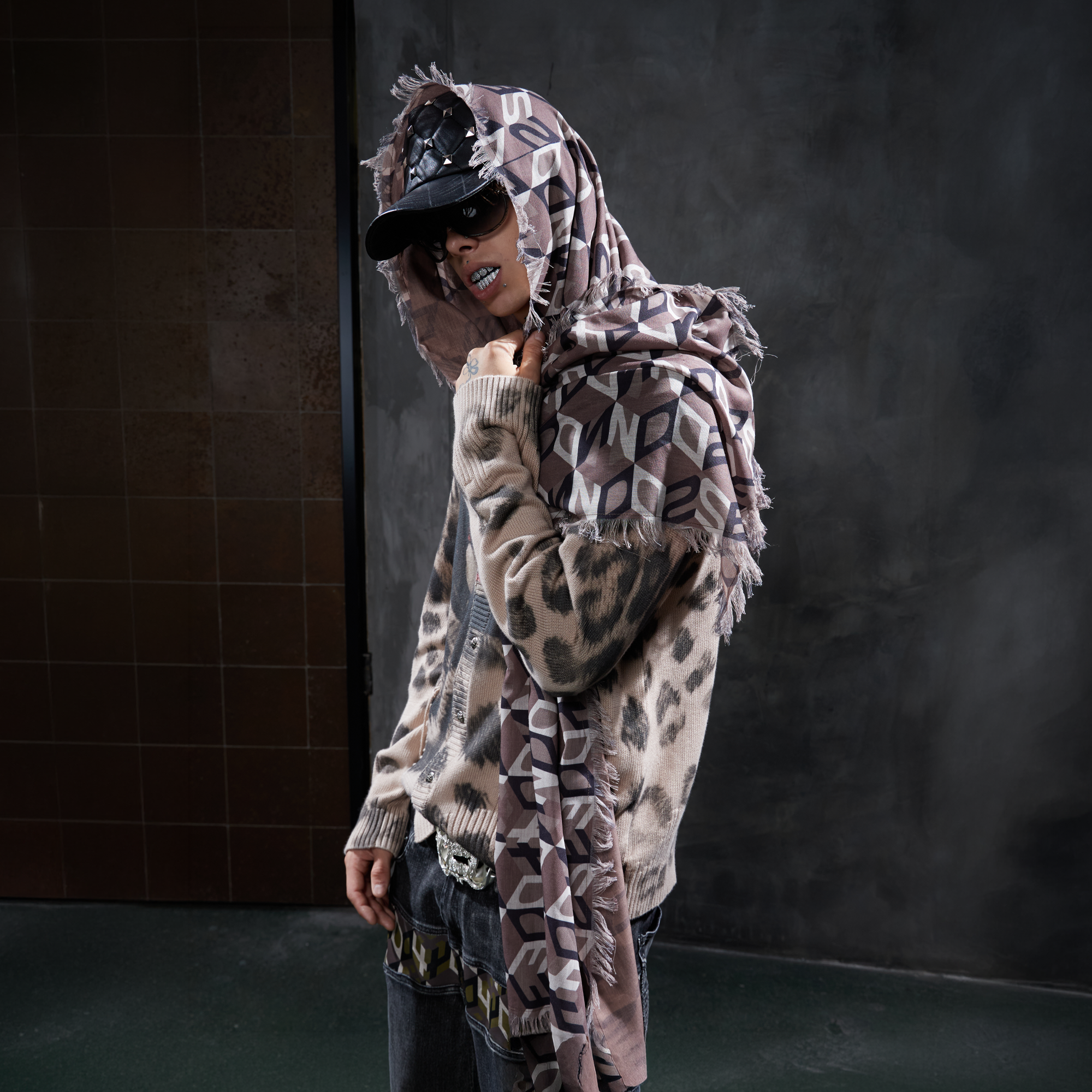 DND4DES Logo Graphic Frayed-Edge Longline Scarf