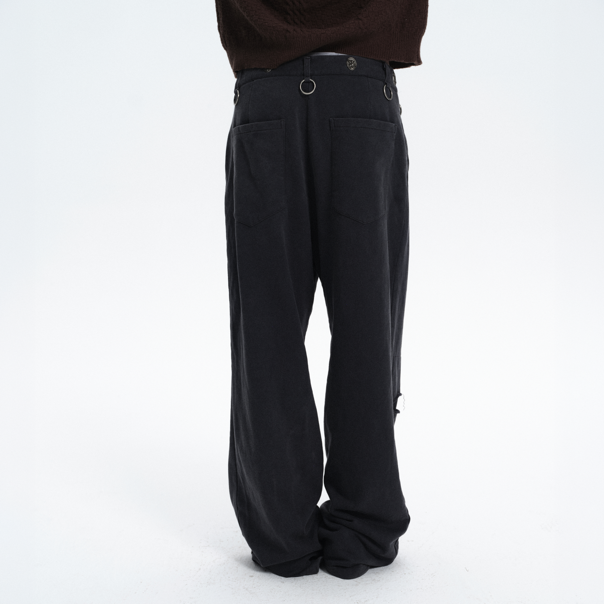 RICHILL Ring Detail Coin Button Distressed Pants