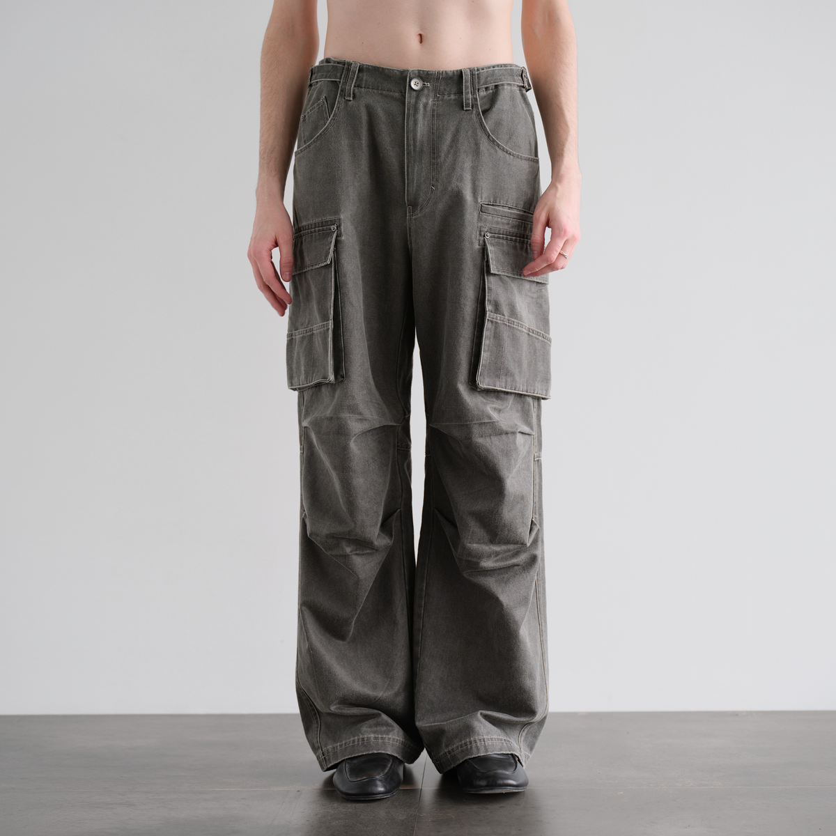 ORGANIC EMOTION Washed Pleated Multi-Pocket Cargo Pants