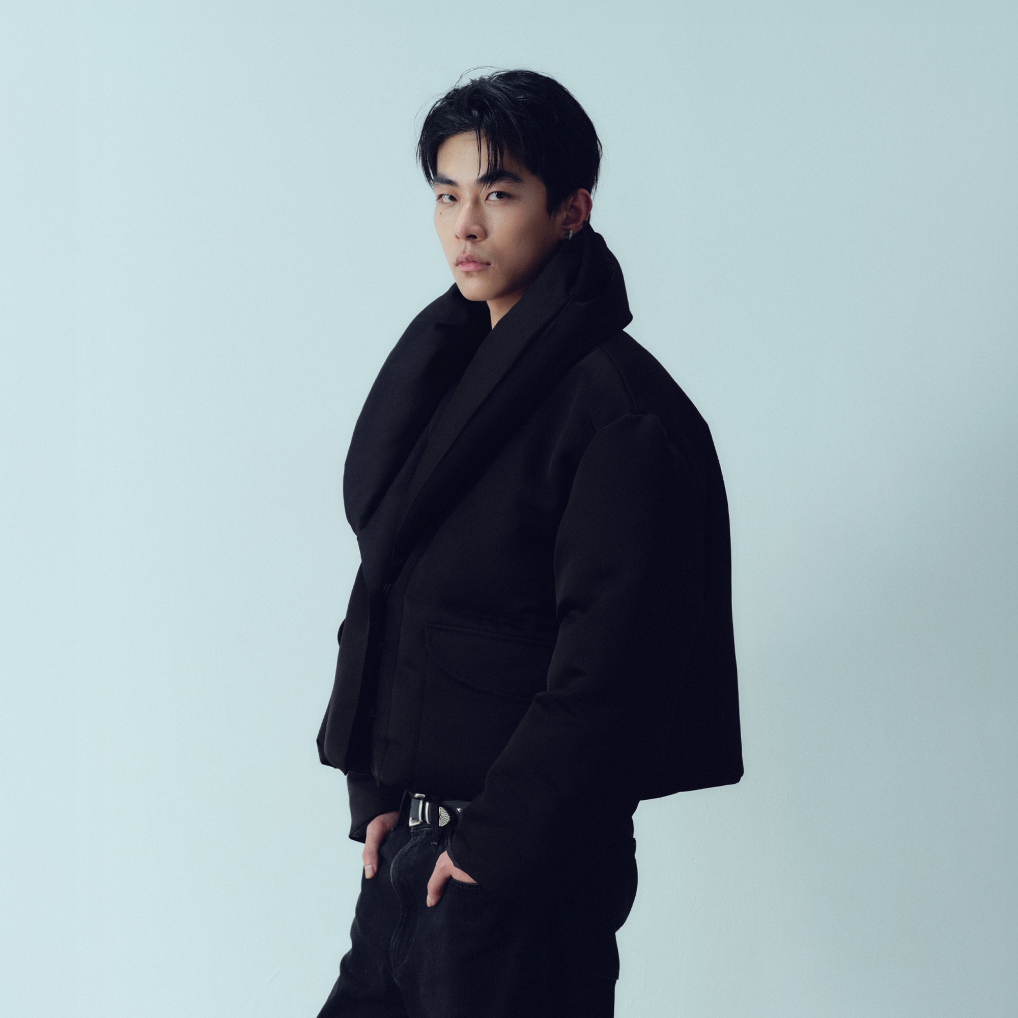 KADAKADA Devil Horn Glossy Down Cropped Puffer