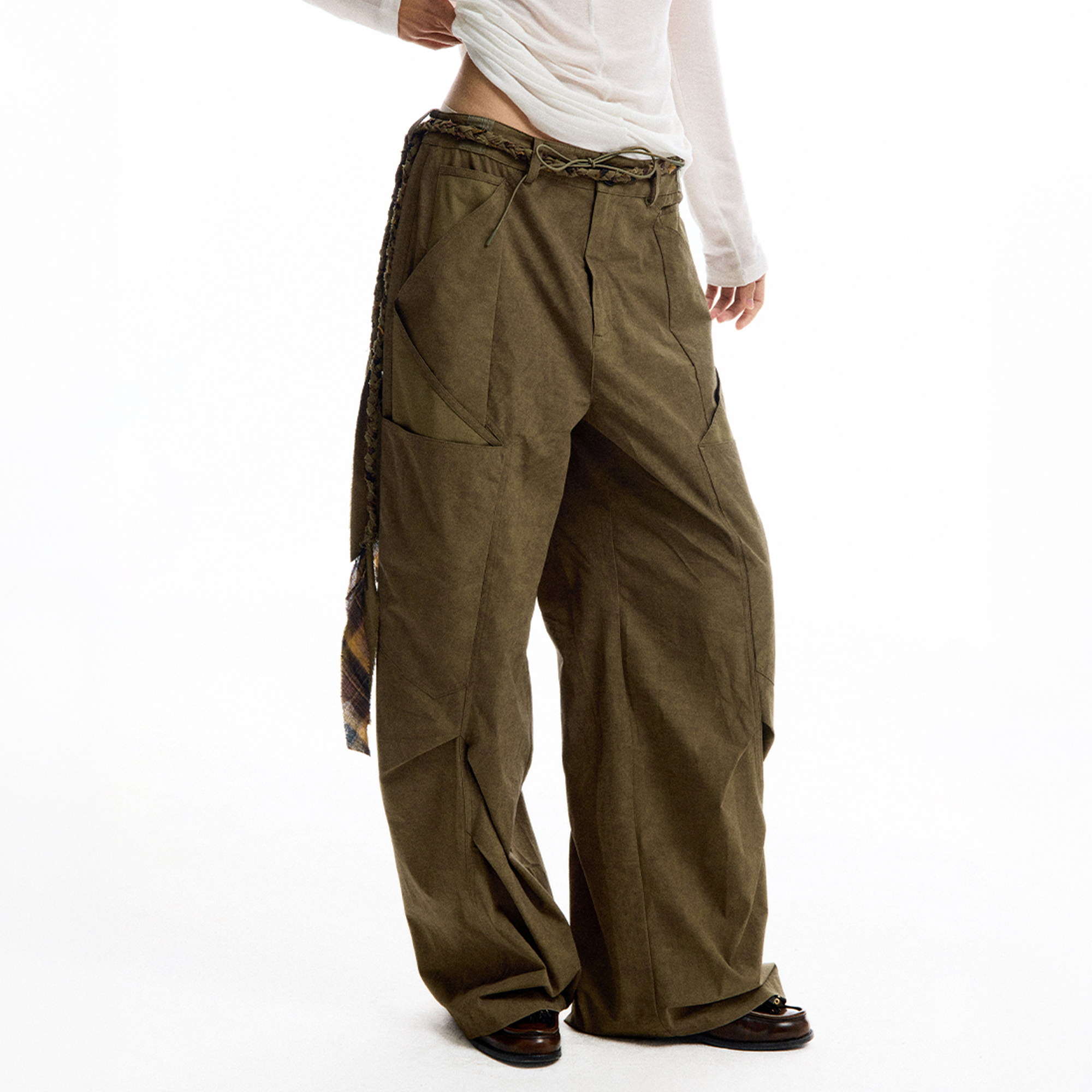 CONPCONP Pocket Pleated Curved Wide-Leg Cargo Pants
