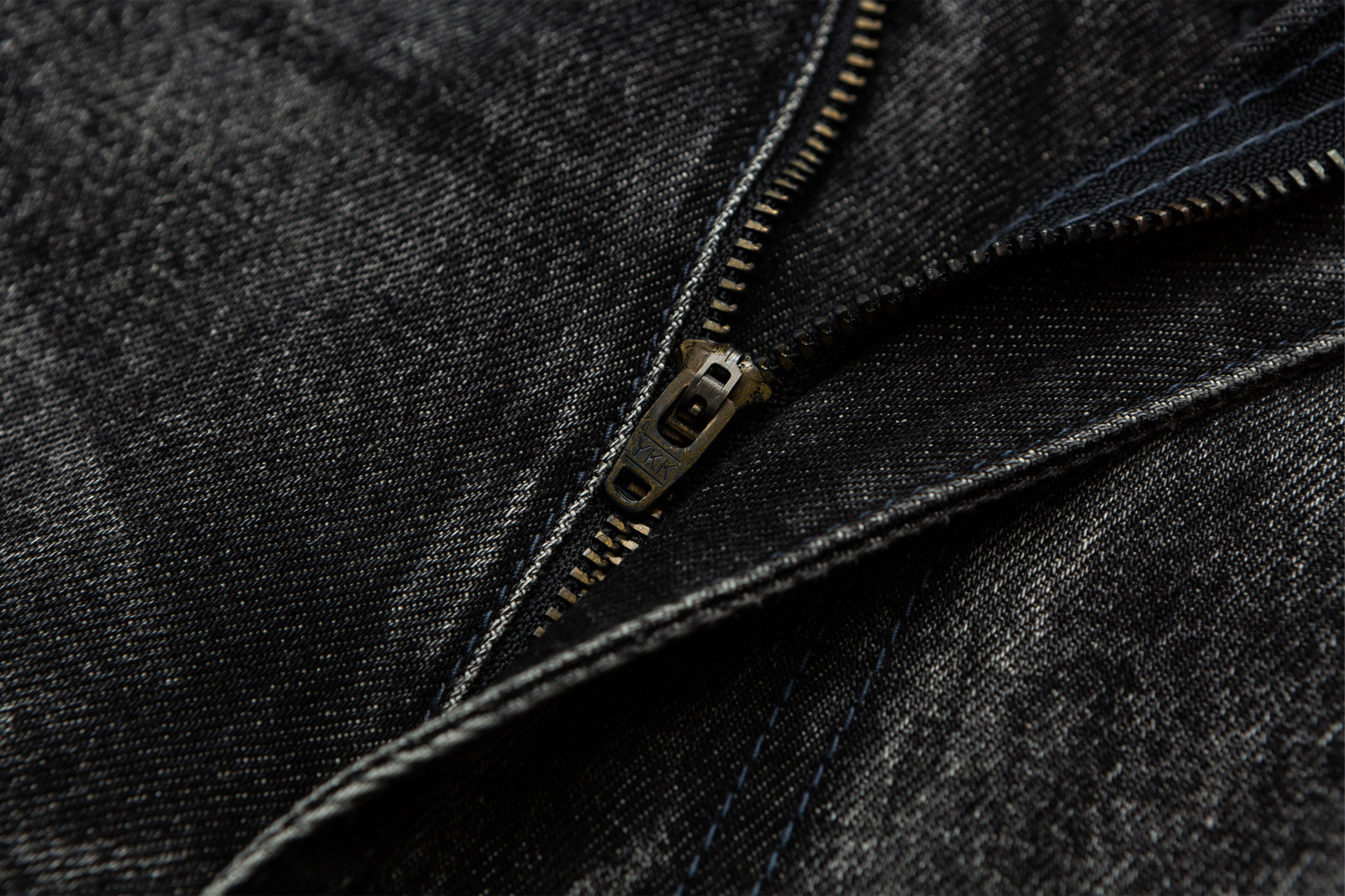 ME DA IGUAL Washed Destroyed Patch Straight-Leg Jeans