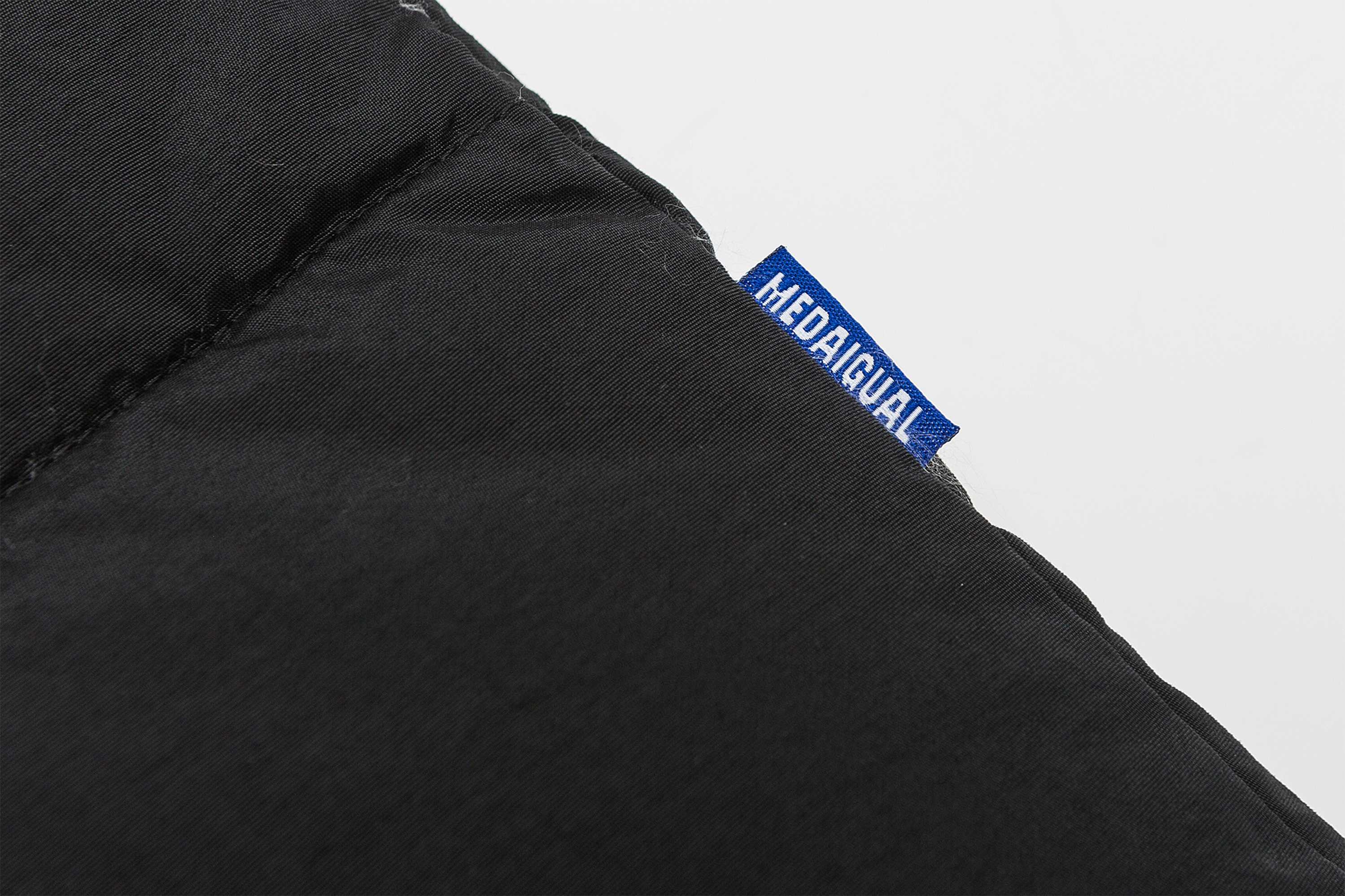 ME DA IGUAL Detachable Sleeve Stand-Collar Quilted Jacket