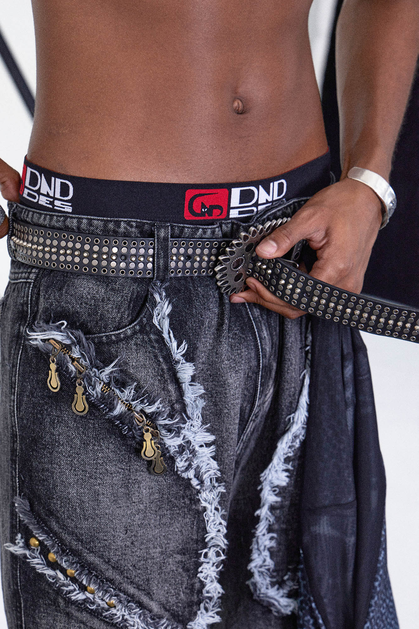 DND4DES Geared Spiky Buckle Leather Belt