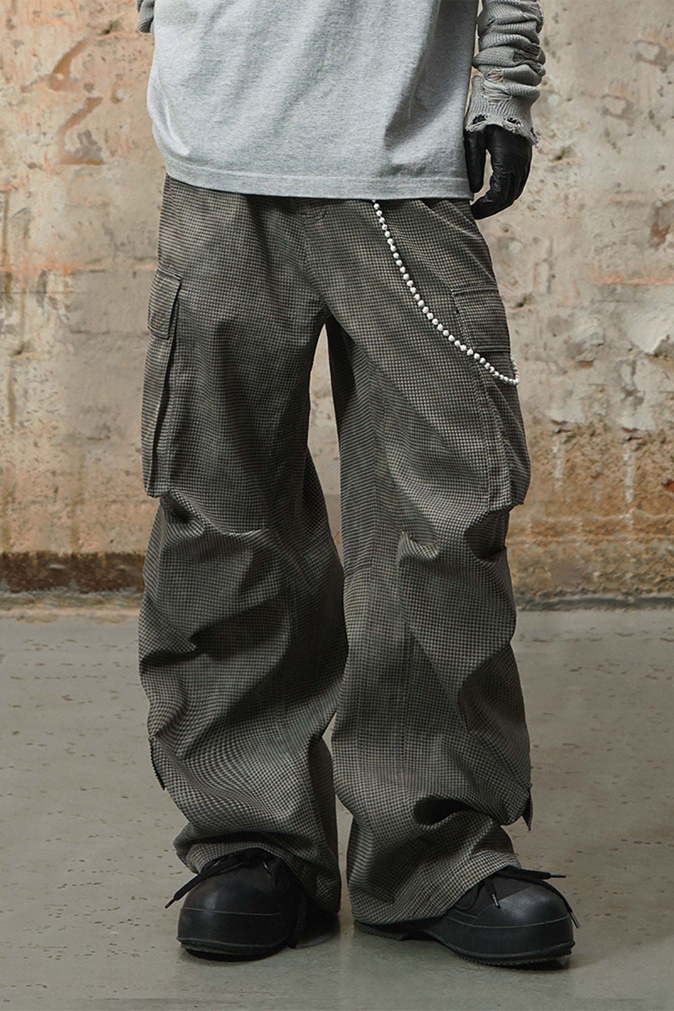 RELABEL Mini Checker Multi-Pocket Strap Pleated Cargo Pants