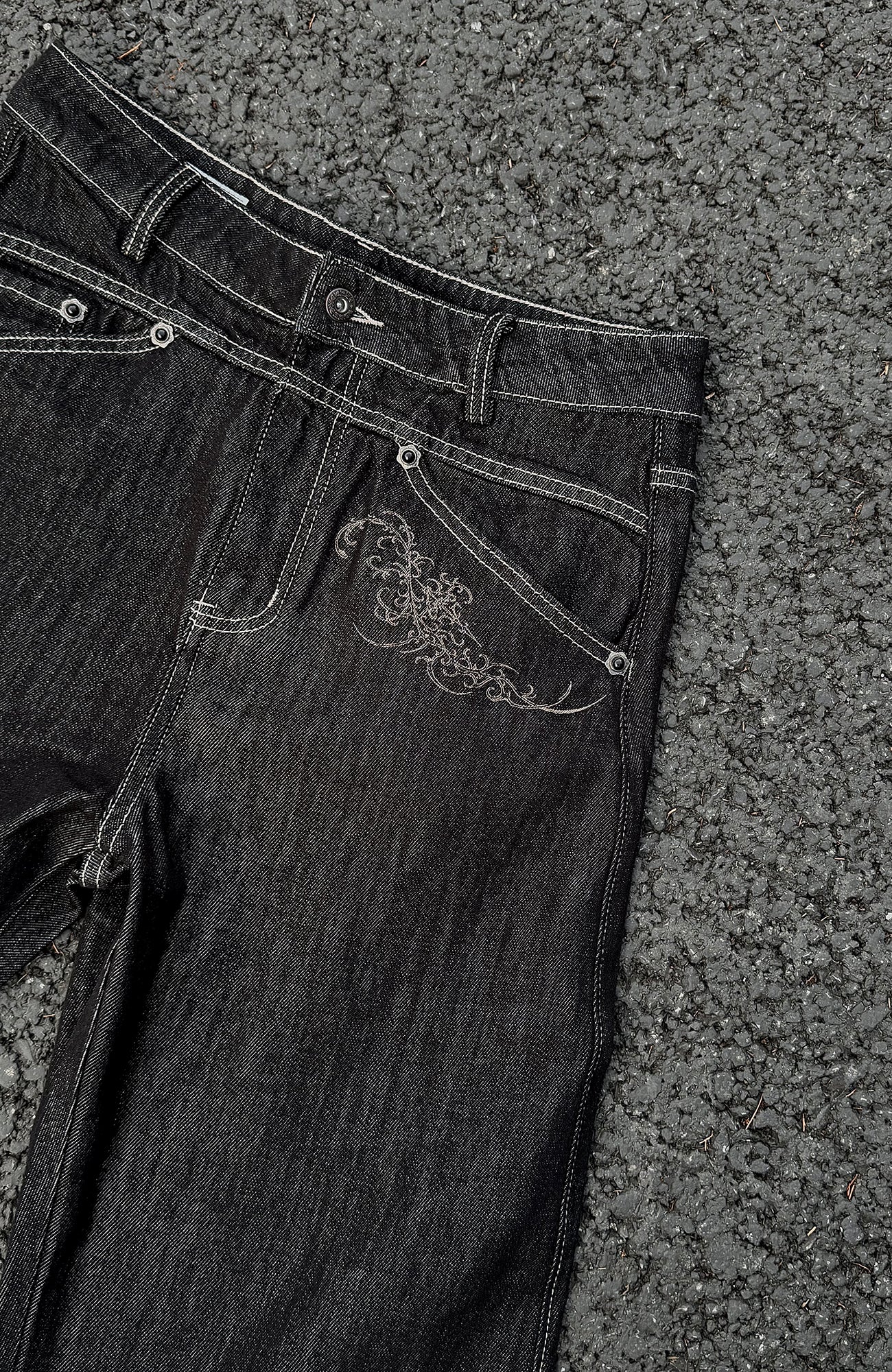 ELETEIZE Laser-Burned Curved Jeans