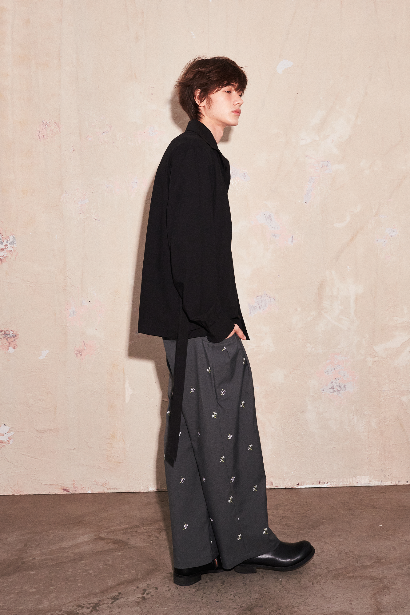 SAME FLOW Floral Embroidery Pleated Wide-Leg Trousers