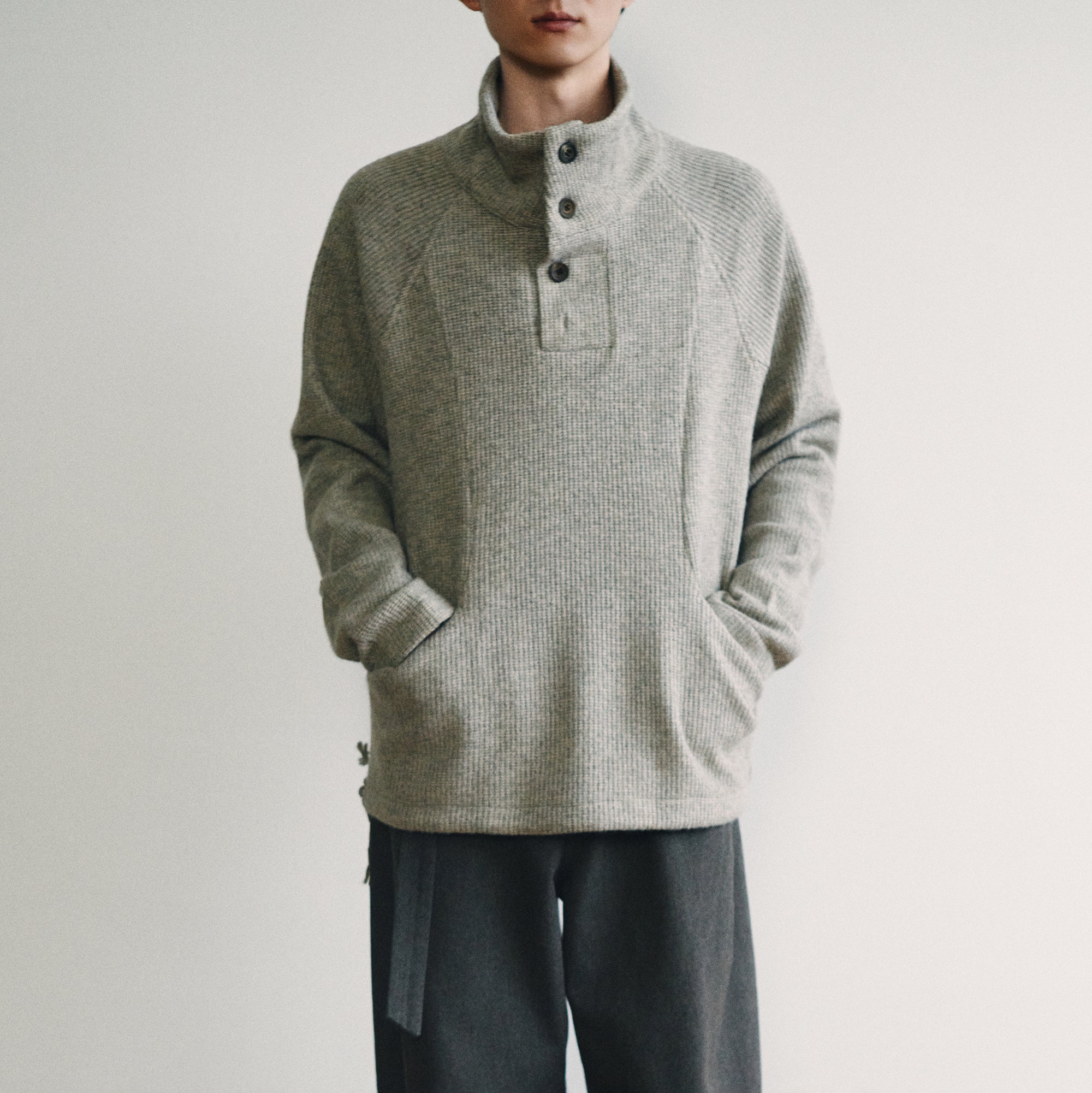 GONGHE REPUB Ribbed Half-Placket Mock-Neck Sweater