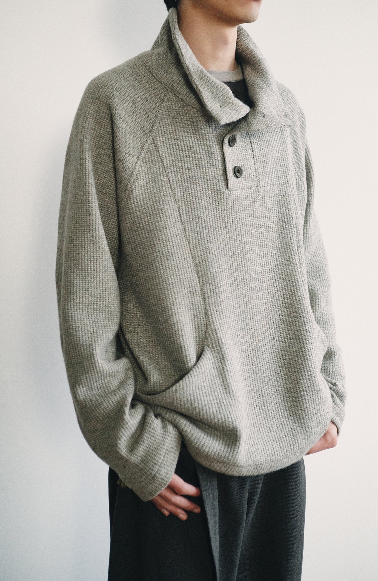 GONGHE REPUB Ribbed Half-Placket Mock-Neck Sweater