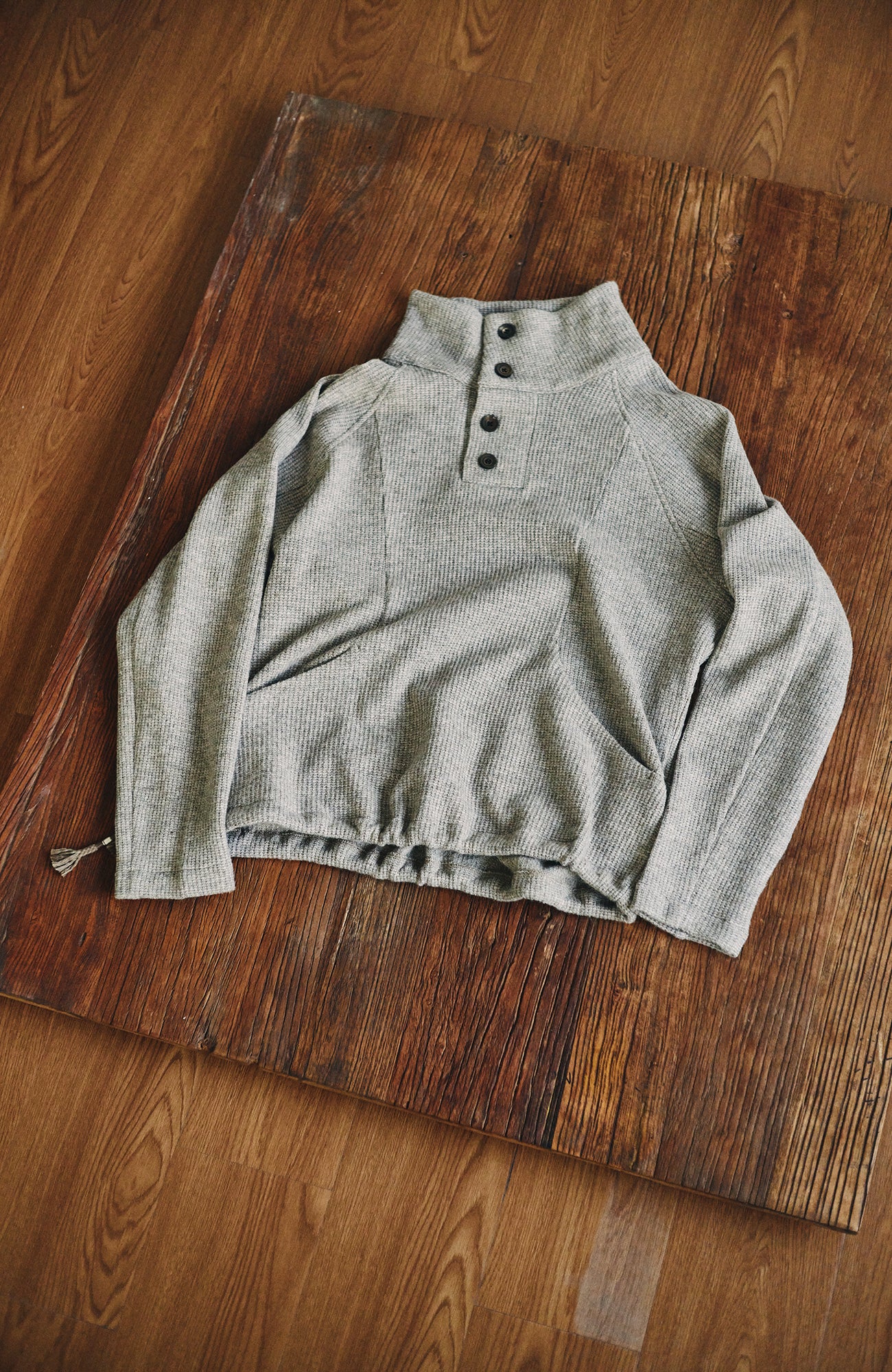 GONGHE REPUB Ribbed Half-Placket Mock-Neck Sweater