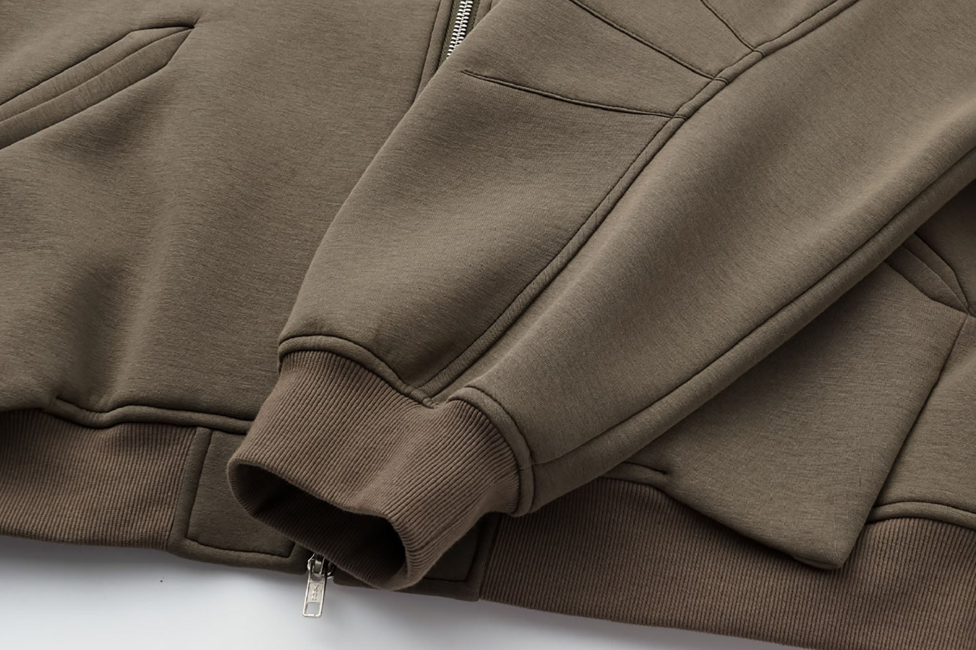ALVNG AR ANTS Structured Curved Sleeve Pointed Hood Jacket