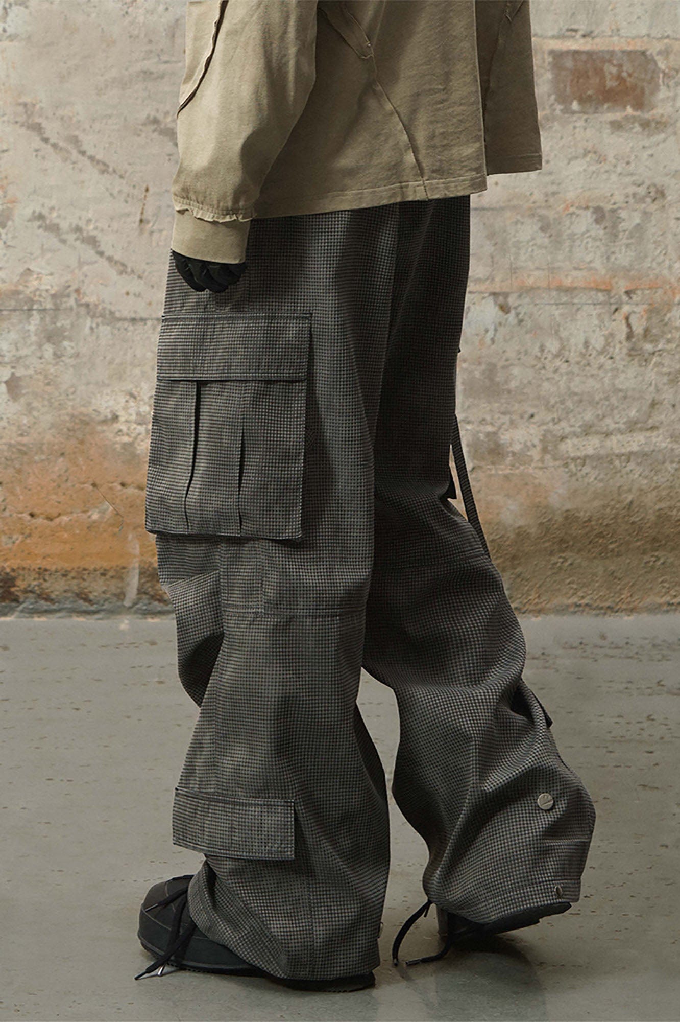 関送込 RELABEL Tie-Dye Multi-Pocket Pleated Straps Cargo RELABEL Tie-Dye Multi-Pocket Pleated Straps Cargo
